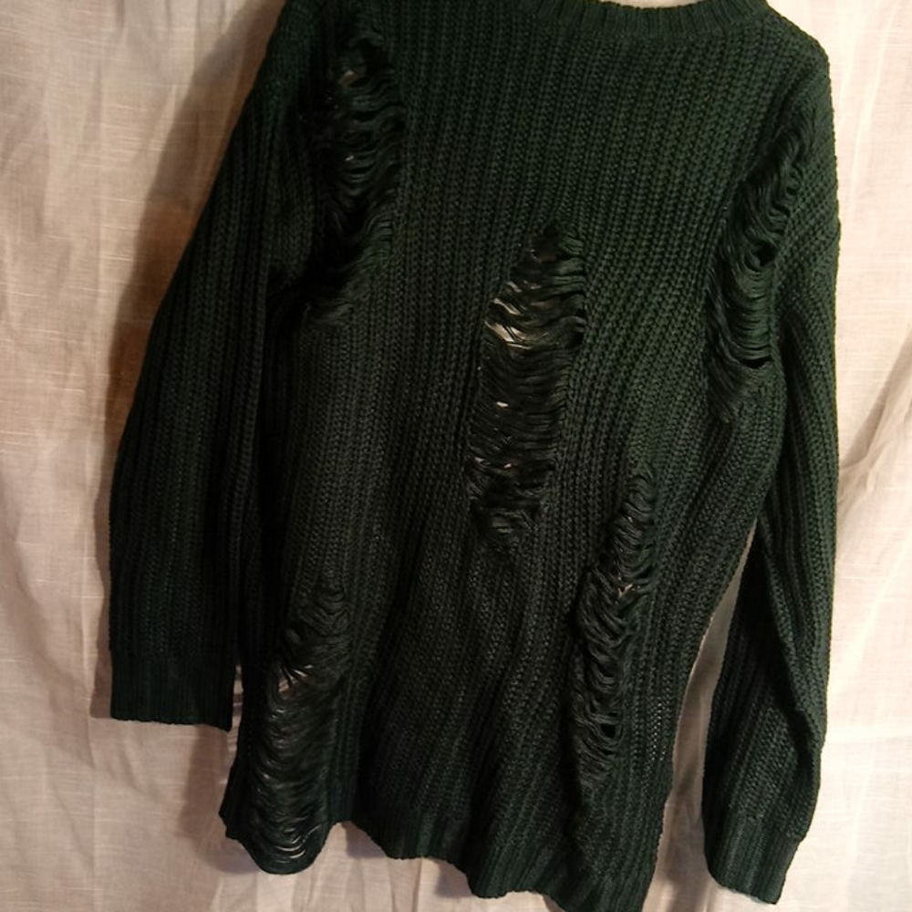 Runway NWOT 7 dark green sweater with open places - Picture 5 of 5